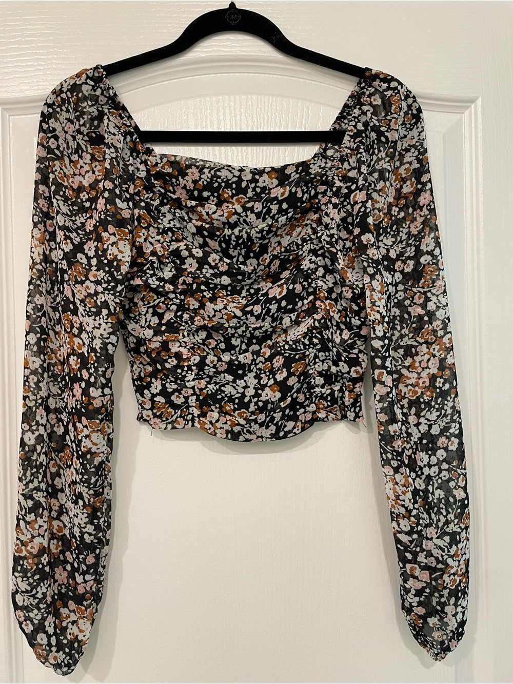 Lulu's Black Floral Ruched Long-Sleeve Crop Top with Pink & Tan Blooms